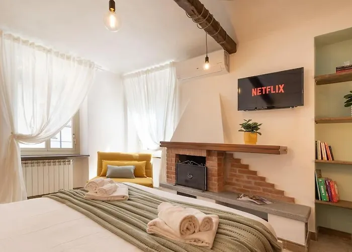 Porta Susa-Centro Suite Con Netflix, Wi-Fi E A/C